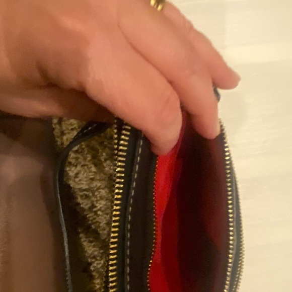 Dooney Bourke cross body - Picture 5 of 10